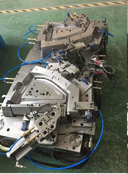 car injection mold jpg.jpg
