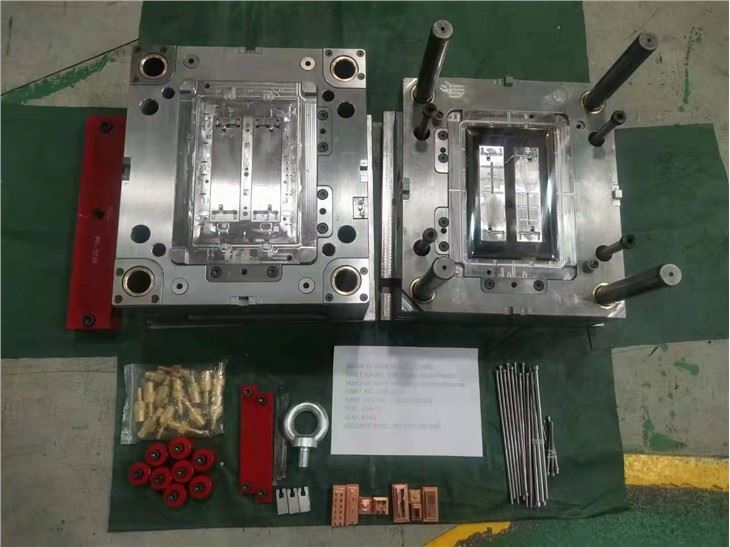Custom Plastic Injection Molding Envelope Mold For Iron Core